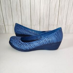 Women's Blue Crocs Carlisa Zebra Print Wedge Pump Slip-Ons Size 9